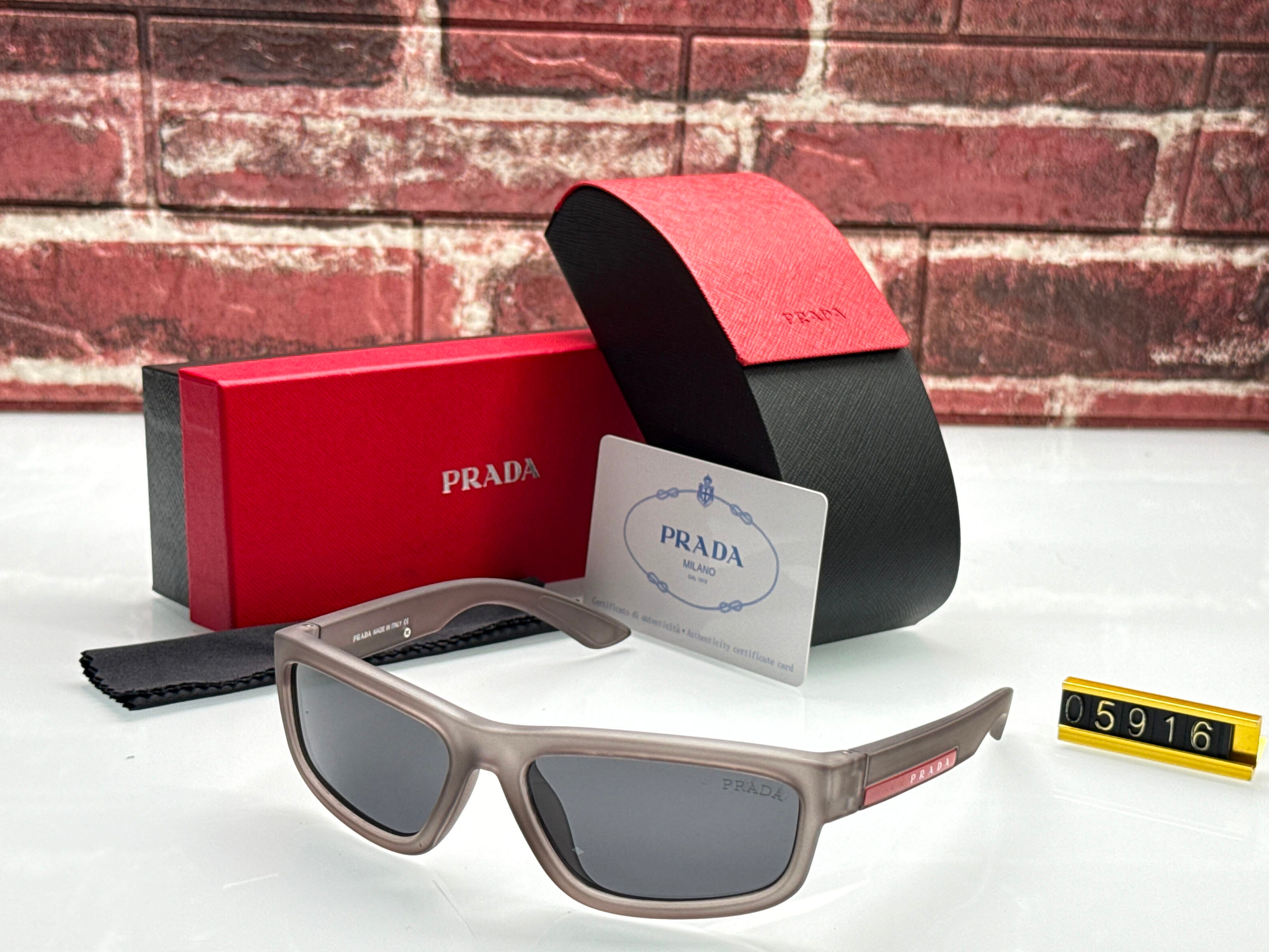 PRADA POLARIZED