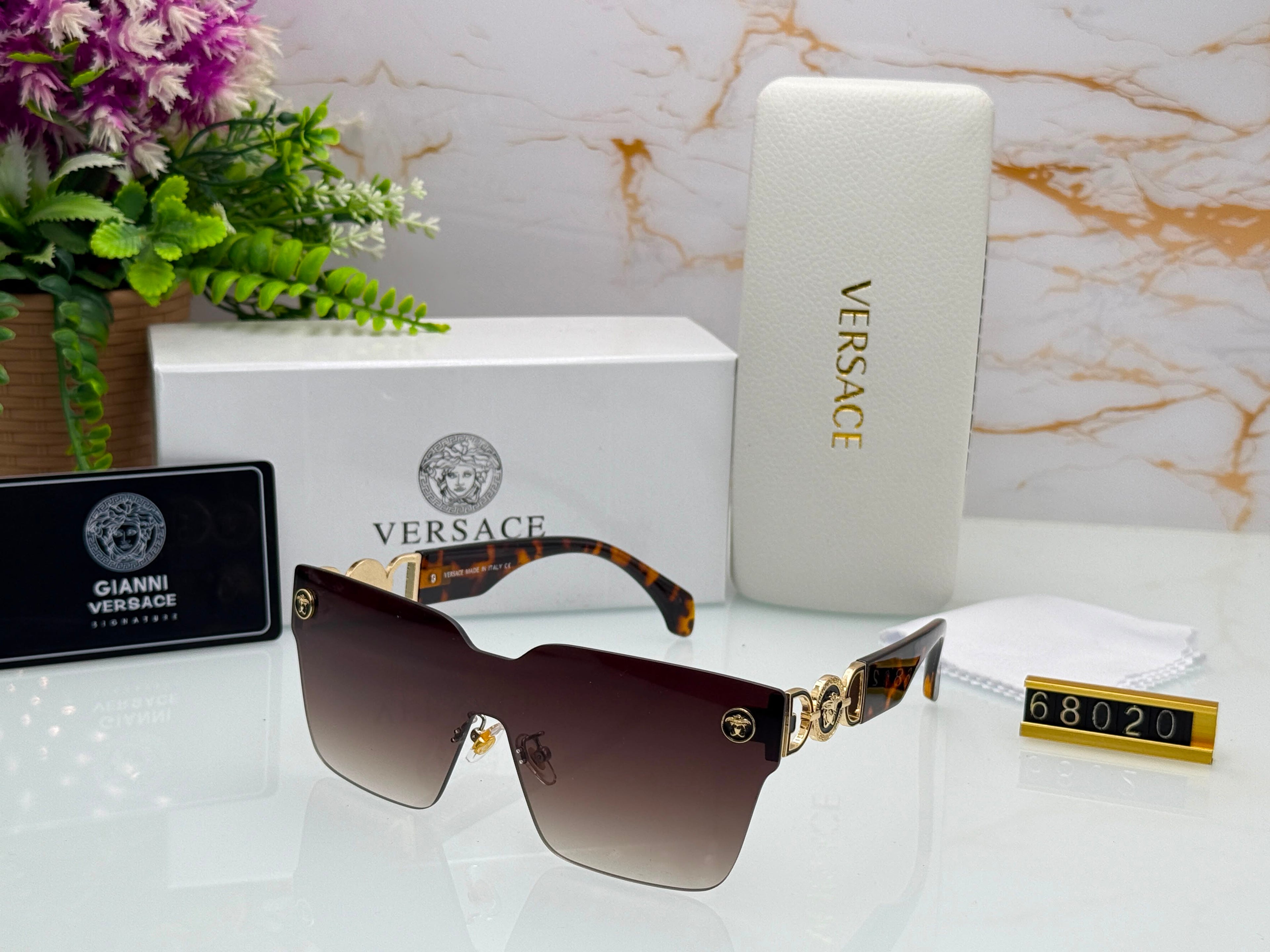 VERSACE