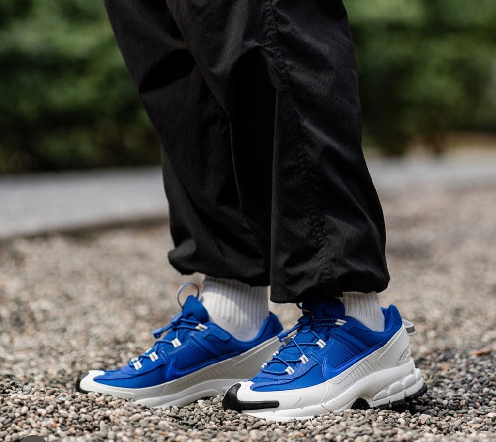 NIKE ZOOM VOMERO 5 ROAM WHITE BLACK