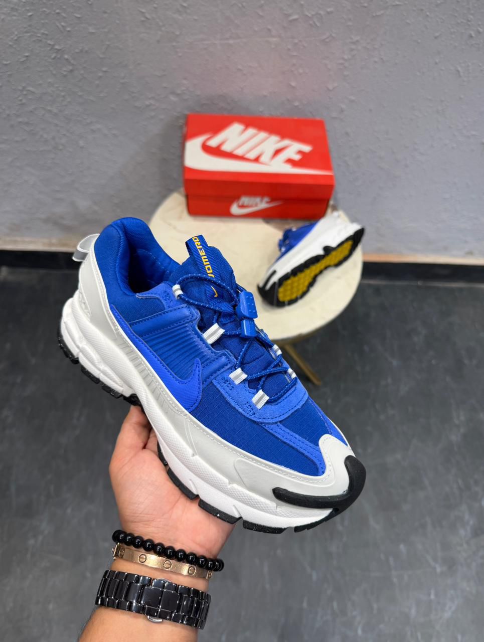 NIKE ZOOM VOMERO 5 ROAM WHITE BLACK