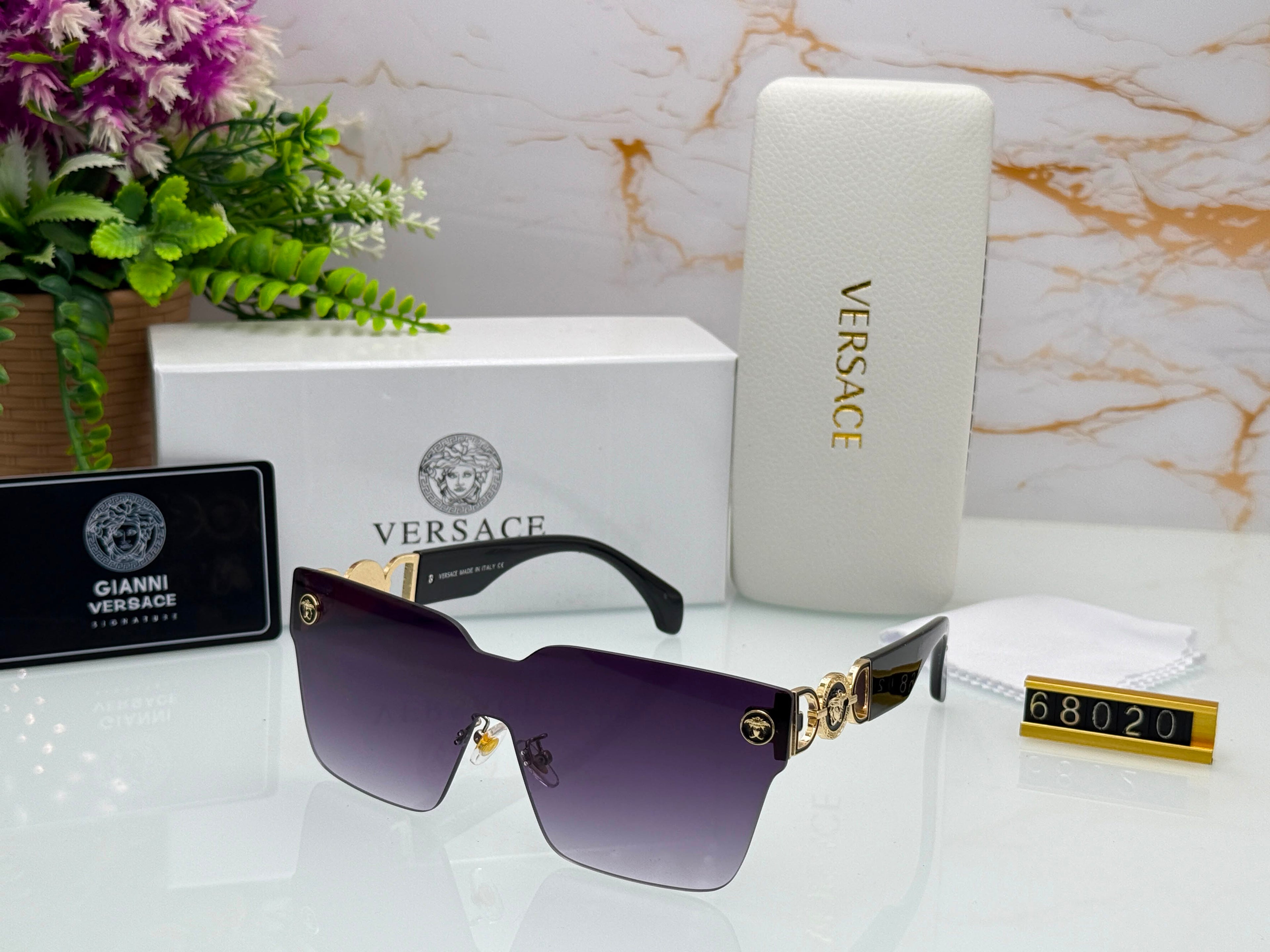 VERSACE