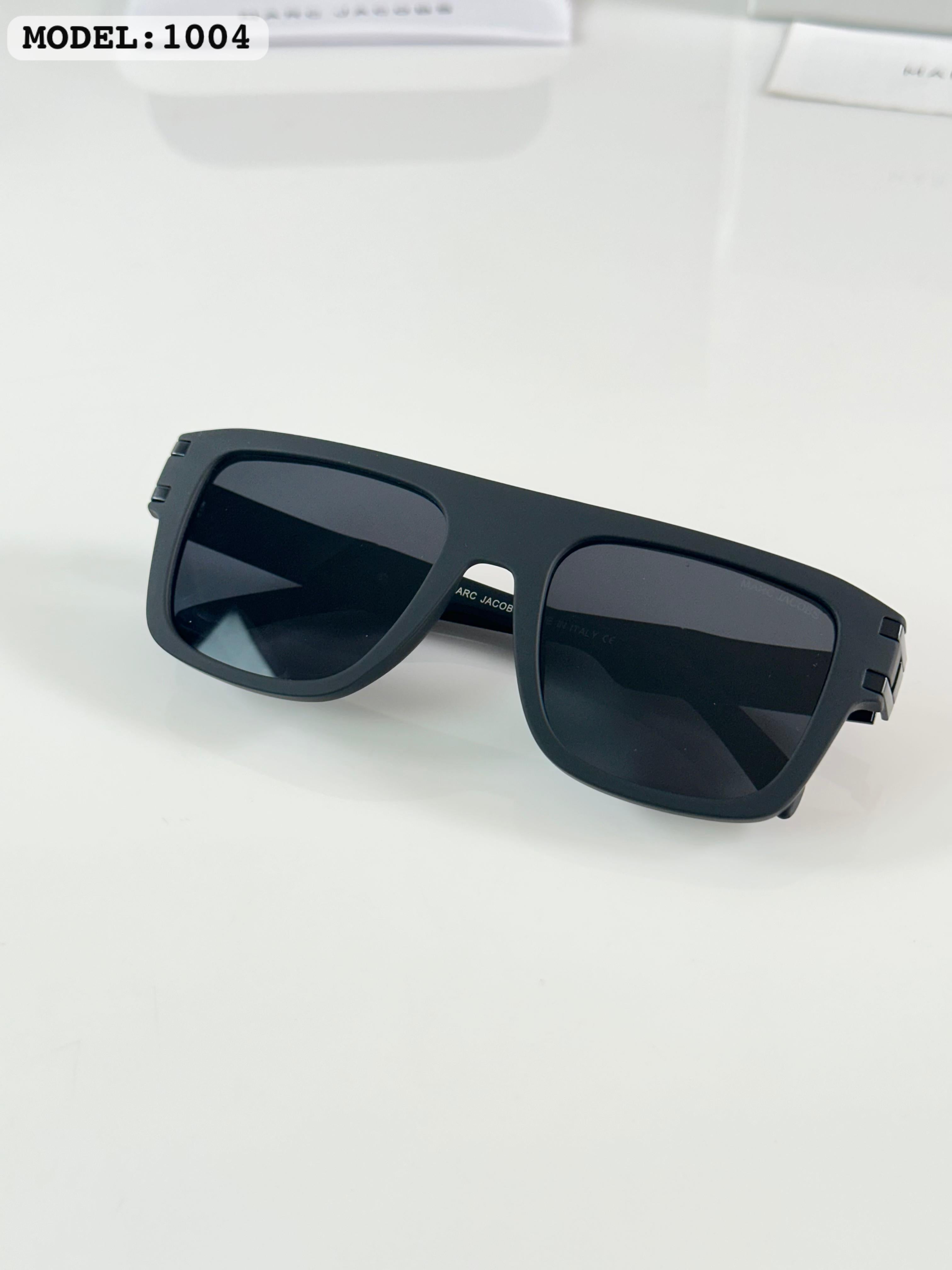 MARC JACOBS 1004 BLACK