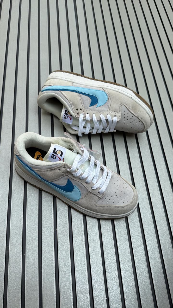 Nike SB Dunk double swoosh