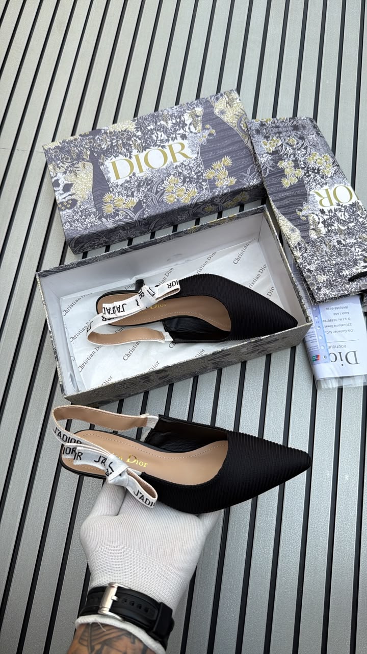 Dior back stripe belly