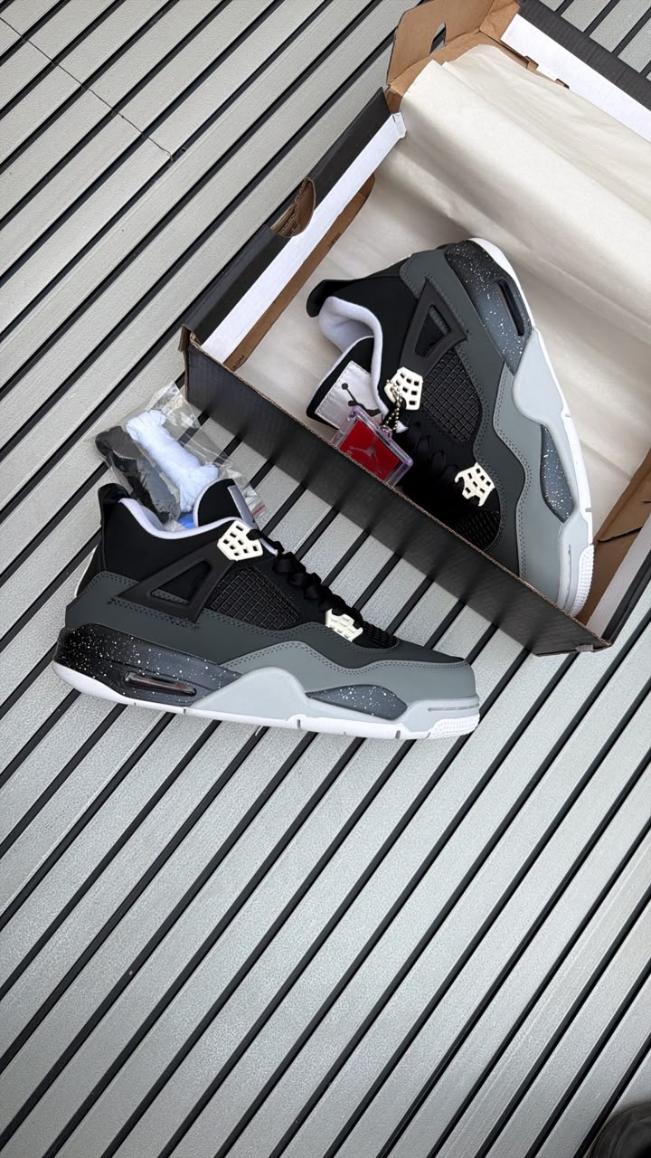 Nike jordan retro 4