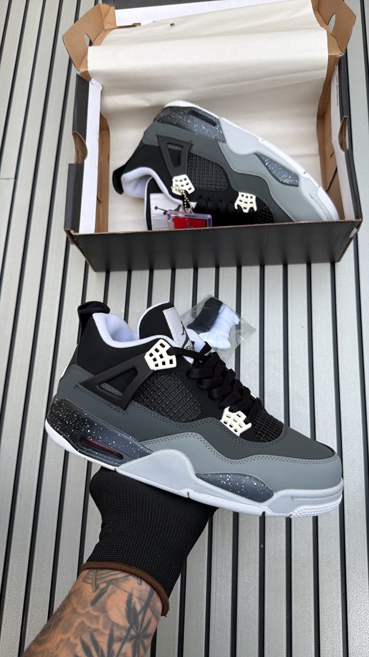 Nike jordan retro 4