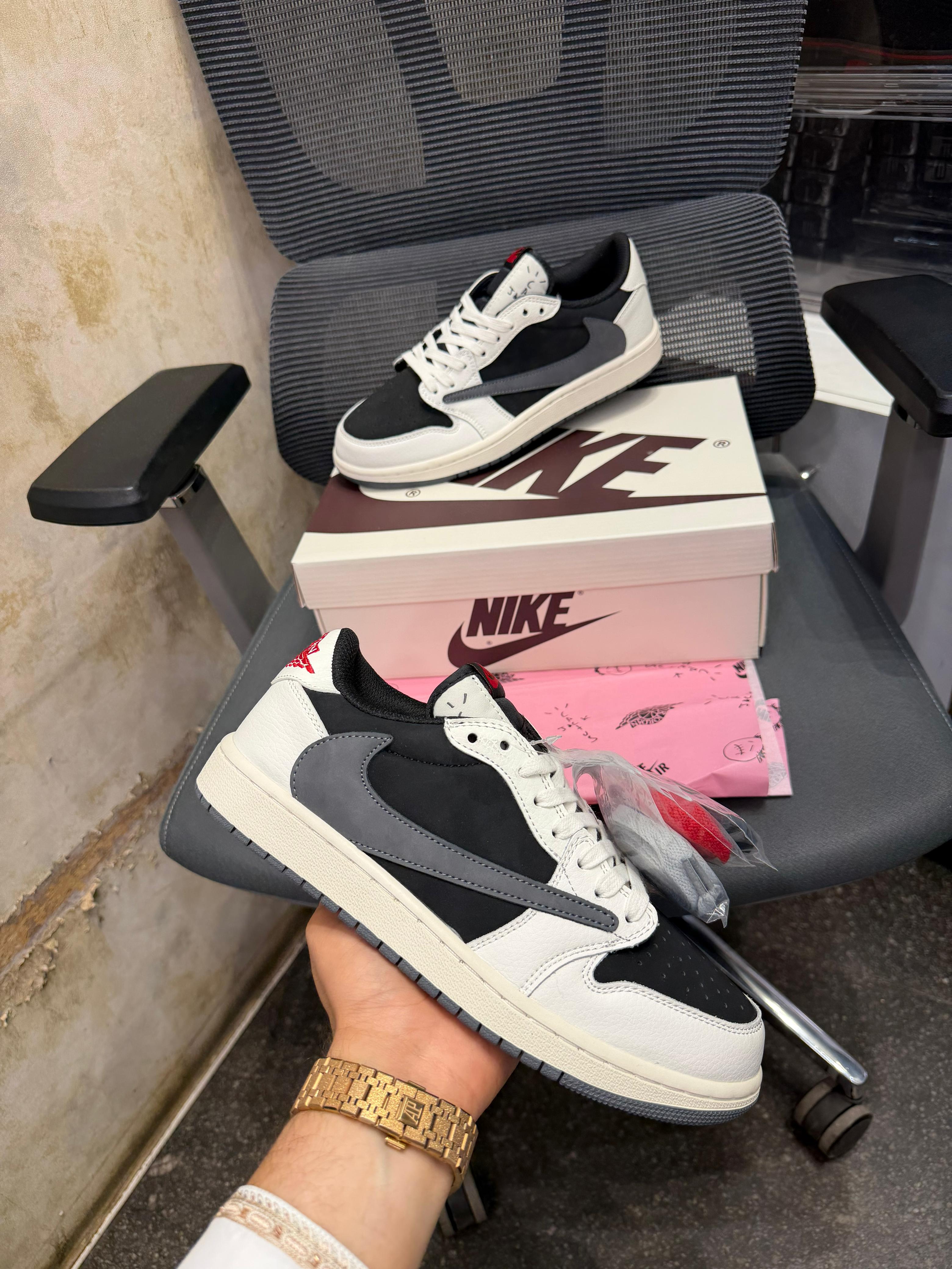 Nike Air Jordan 1 Low x Travis Scott Grey Fog